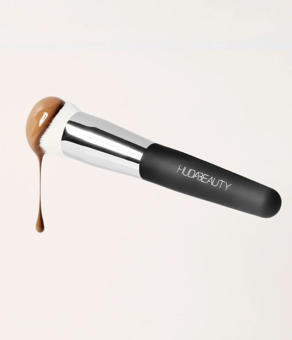 HUDA BEAUTY Easy Blur Base Brush
