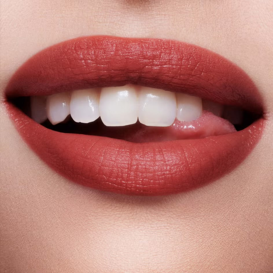 Charlotte Tilbury Airbrush Flawless Lip Blur